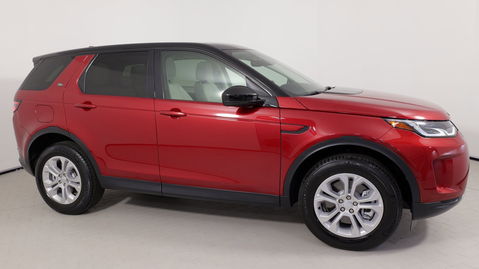 Used 2023 Land Rover Discovery Sport S image 22