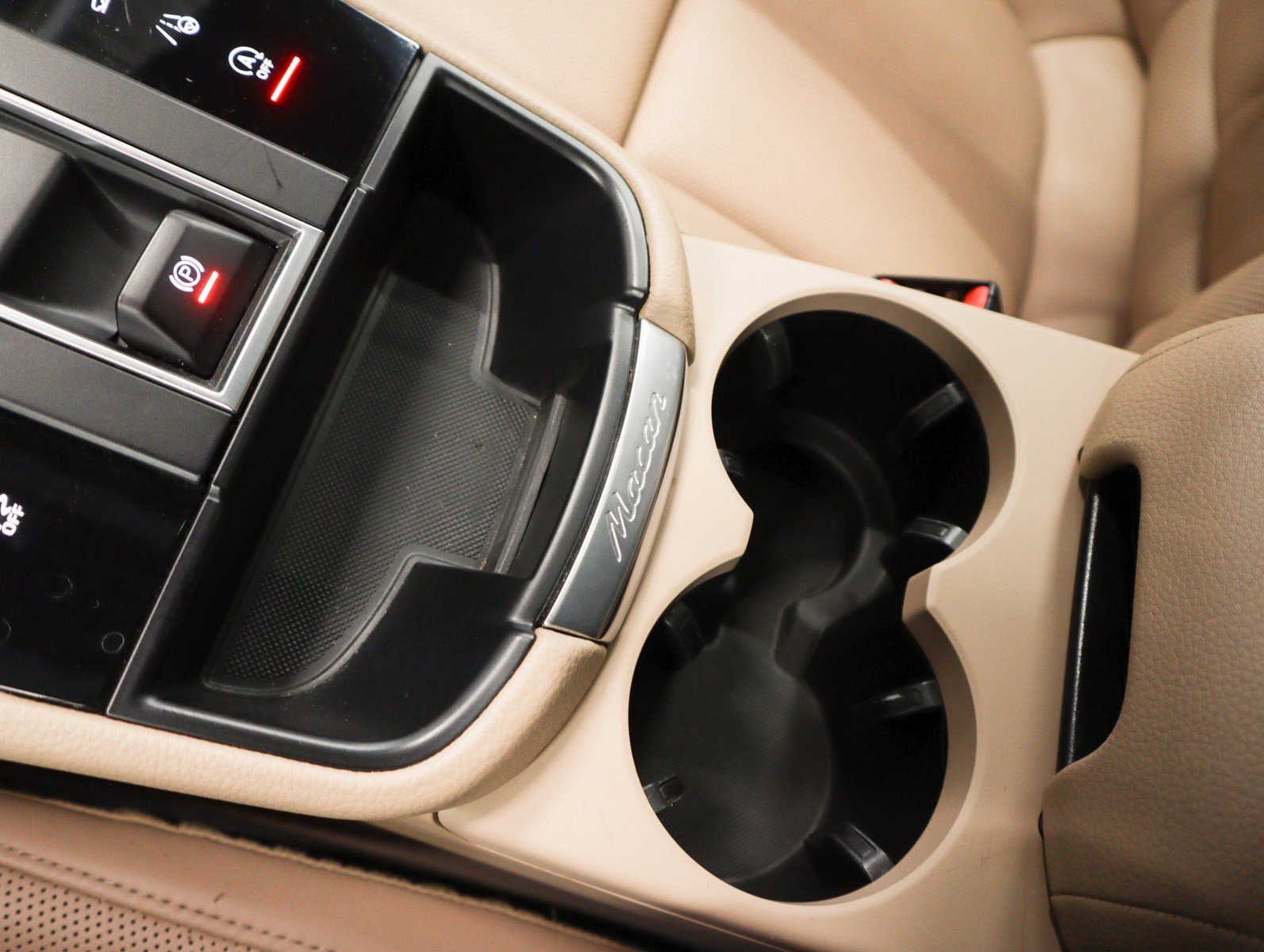 Certified 2022 Porsche Macan image 14