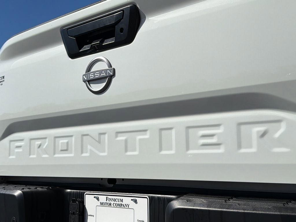 Used 2025 Nissan Frontier SV w/ Tow Package image 19