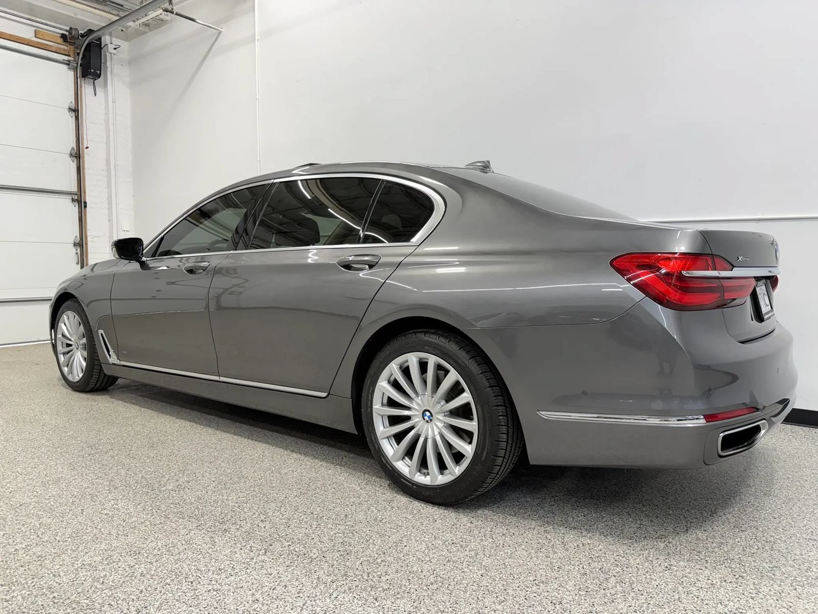 Used 2017 BMW 740i xDrive AWD/4WD image 4