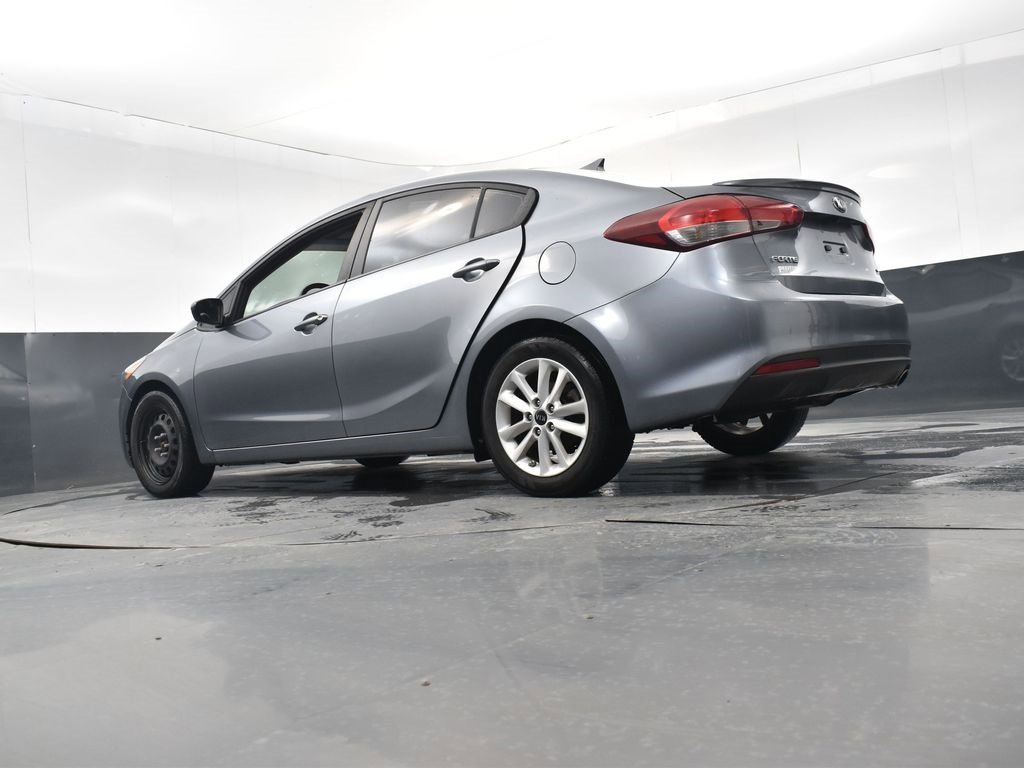 Used 2017 Kia Forte S image 25