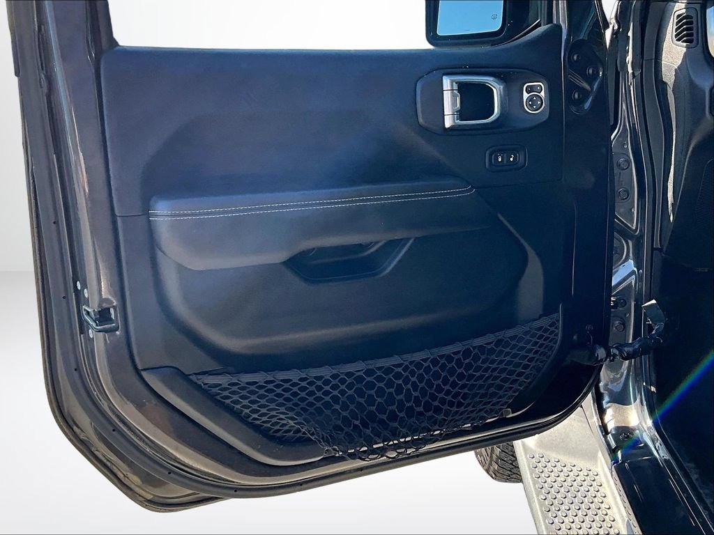 Used 2019 Jeep Wrangler Unlimited Sahara w/ Uconnect 4C Nav & Sound Group AWD/4WD image 24
