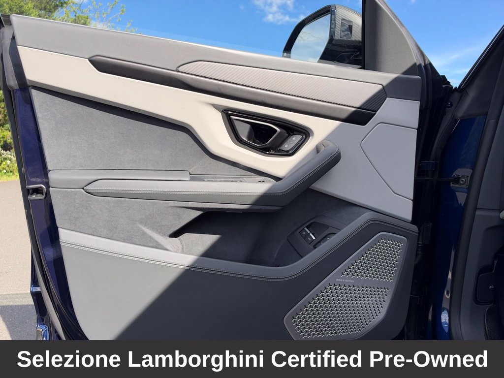 Used 2025 Lamborghini Urus SE AWD/4WD image 23