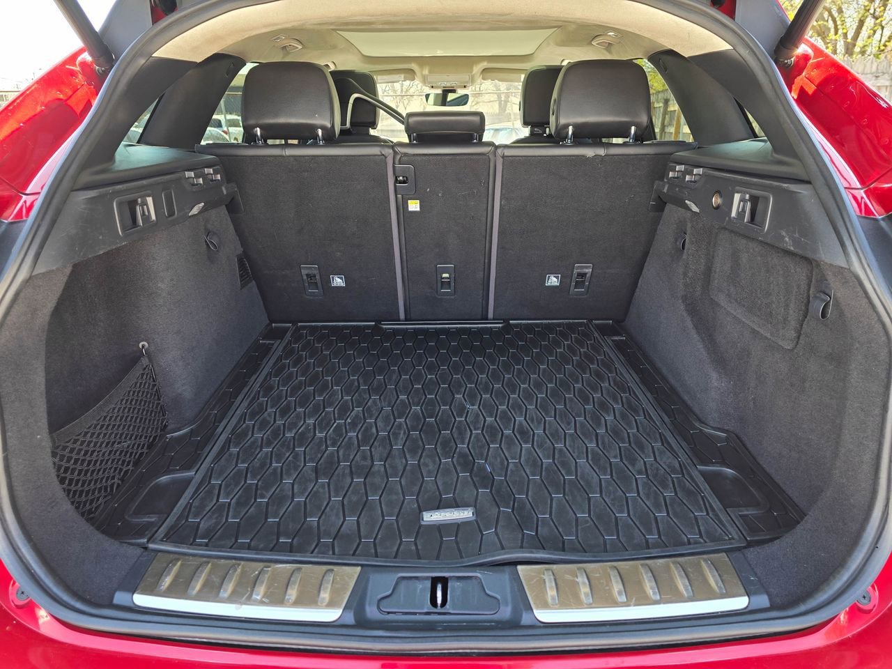 Used 2019 Jaguar F-PACE Premium image 37