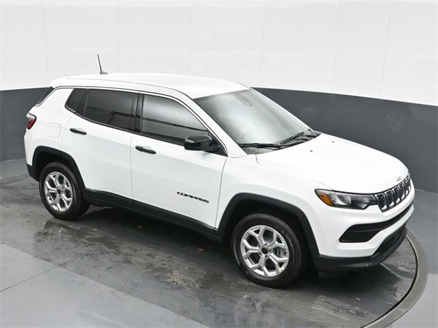 Used 2025 Jeep Compass Sport image 28