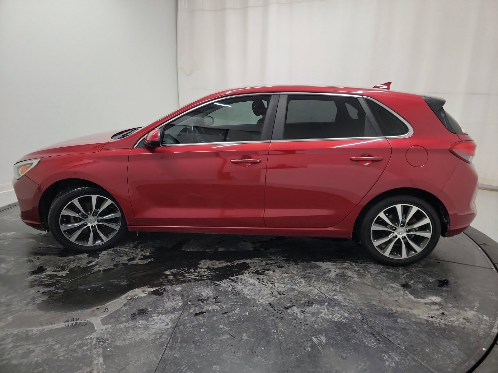 Used 2018 Hyundai Elantra GT image 4