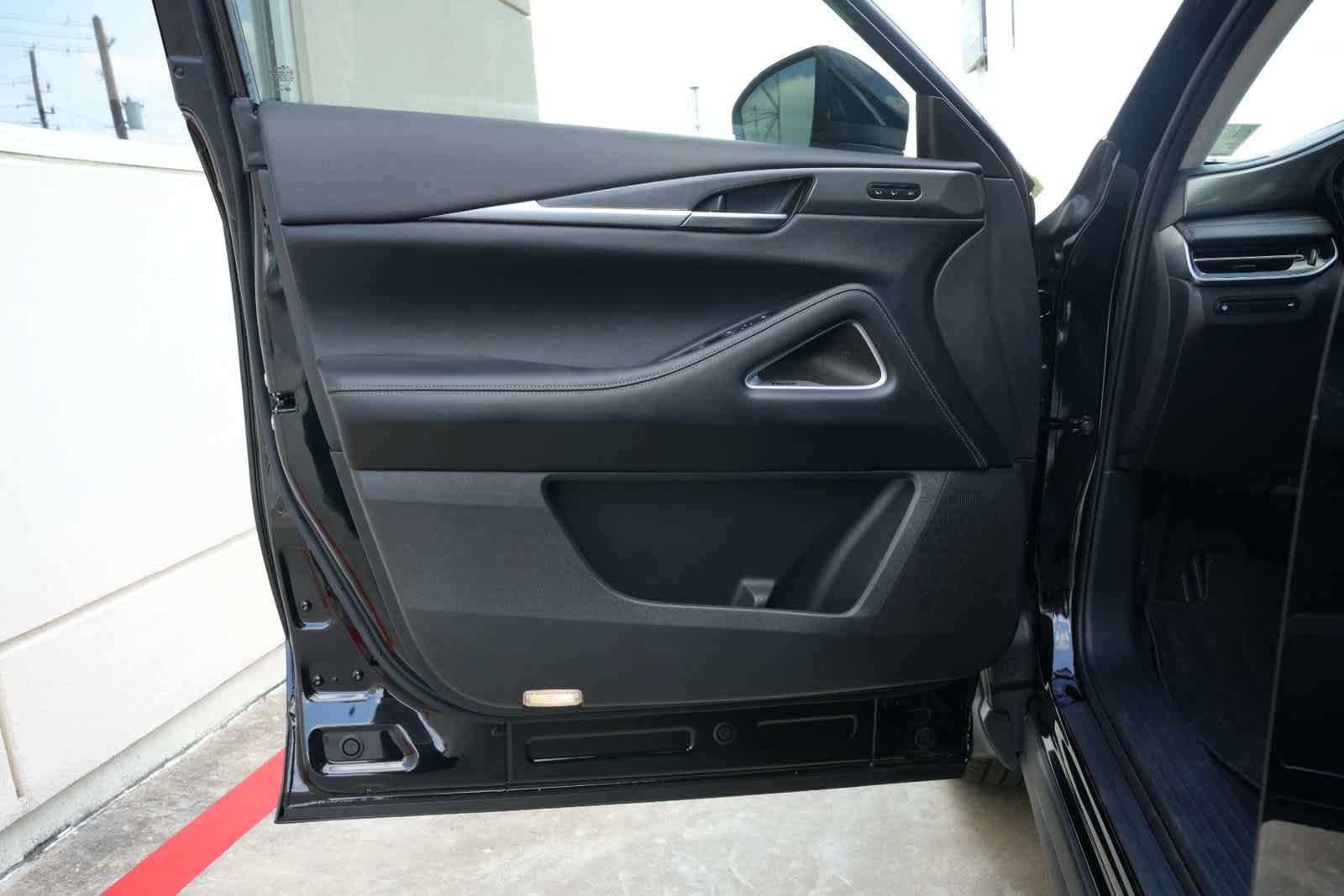 Used 2027 INFINITI QX60 Luxe w/ Cargo Package FWD image 18