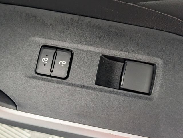 Used 2023 Toyota RAV4 LE AWD/4WD image 30
