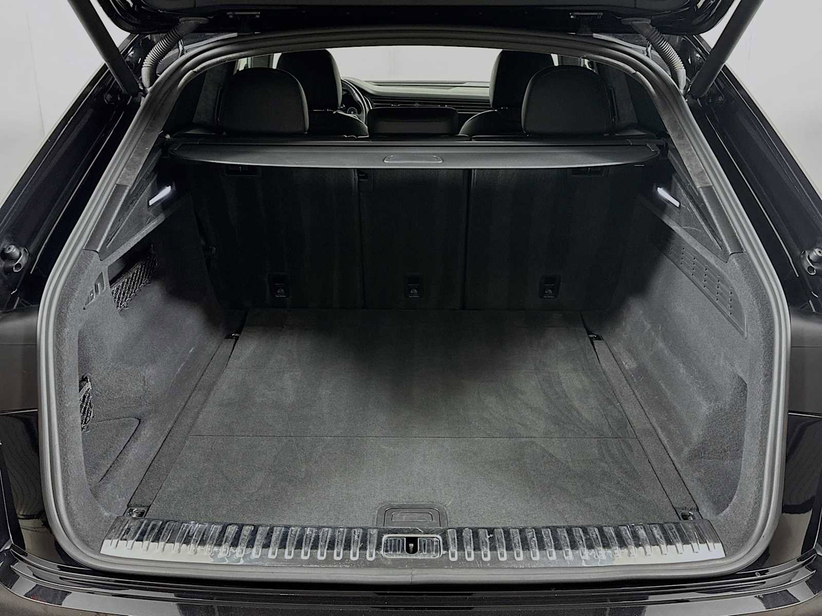 Used 2019 Audi Q8 Prestige AWD/4WD image 26