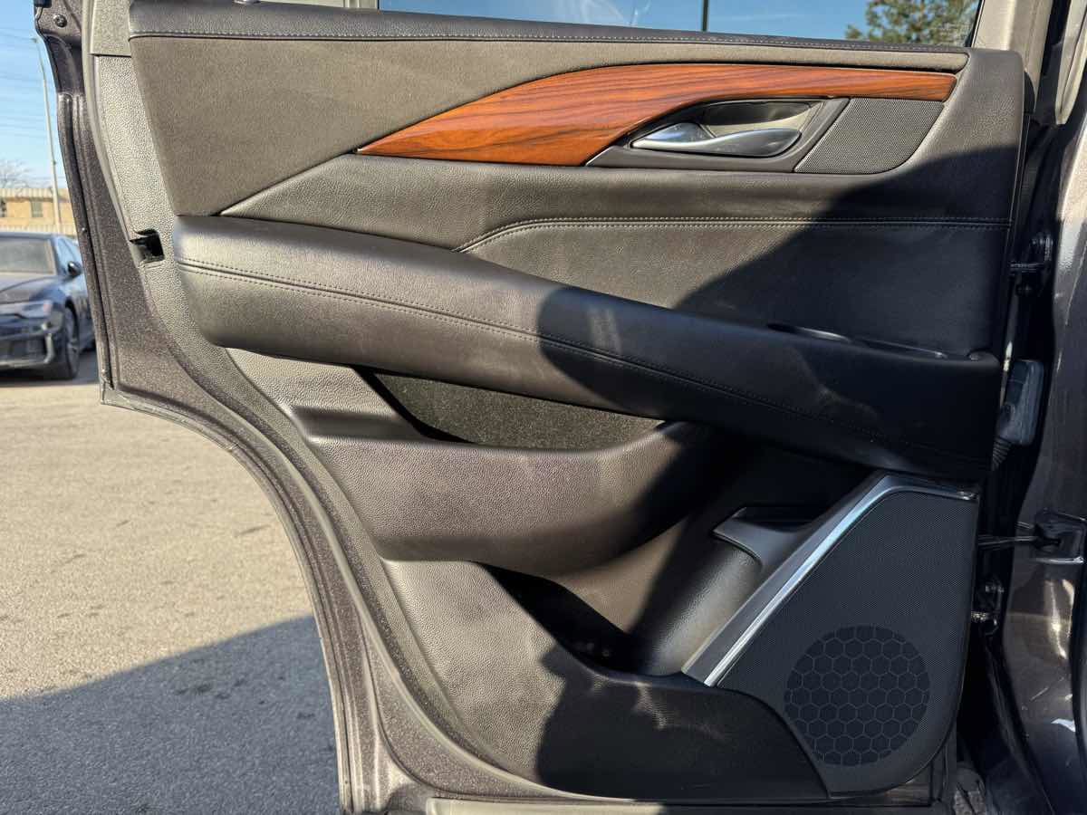 Used 2018 Cadillac Escalade Premium Luxury image 45