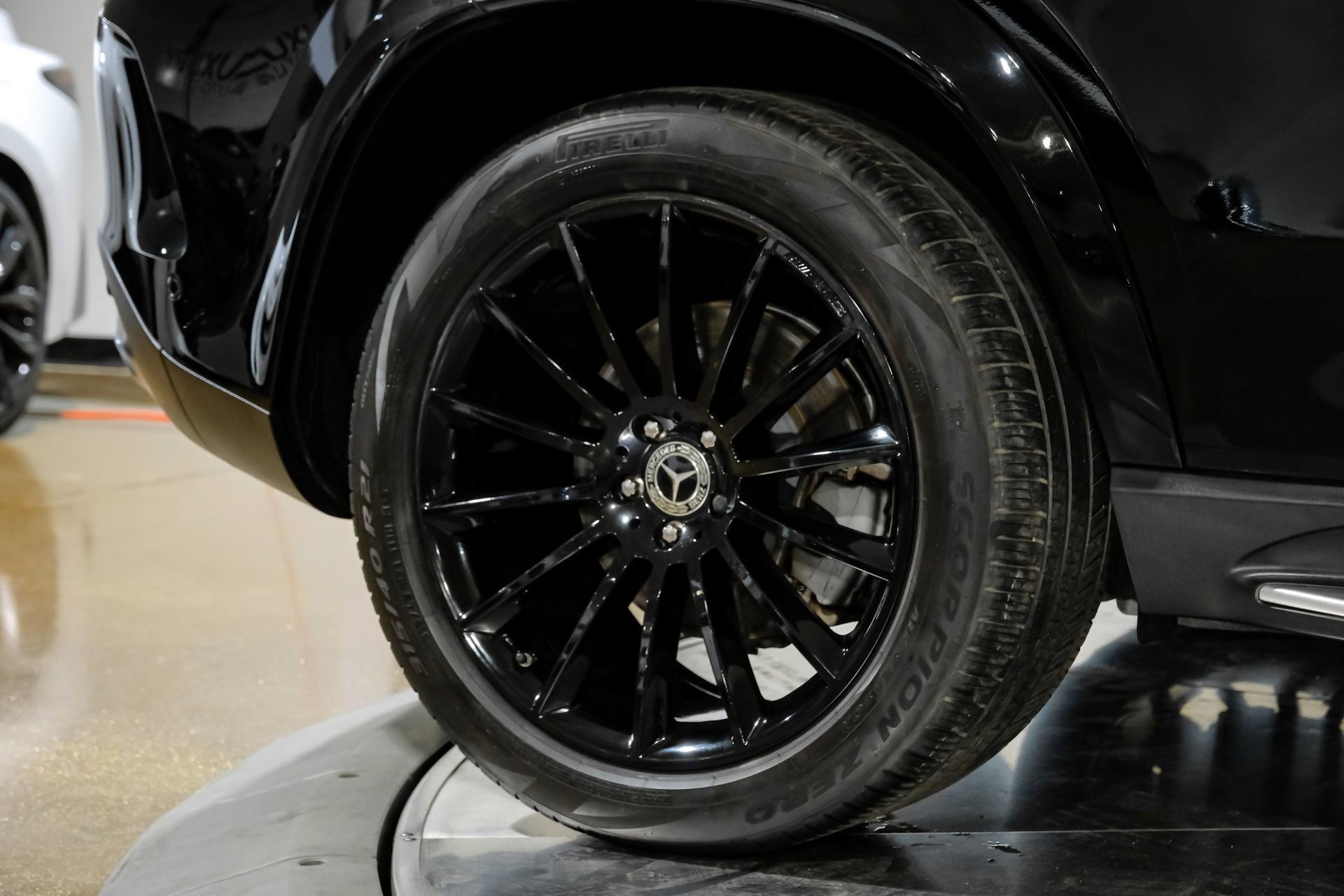 Used 2024 Mercedes-Benz GLE 350 4MATIC w/ AMG Line Exterior image 55