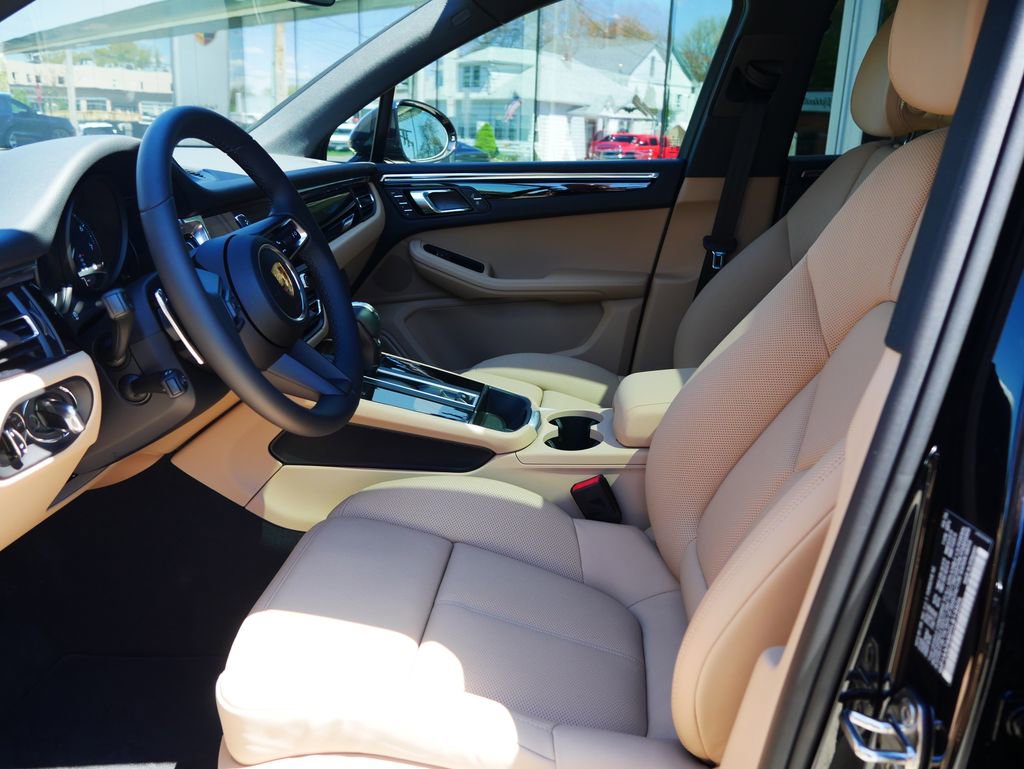 New 2026 Porsche Macan AWD/4WD image 5