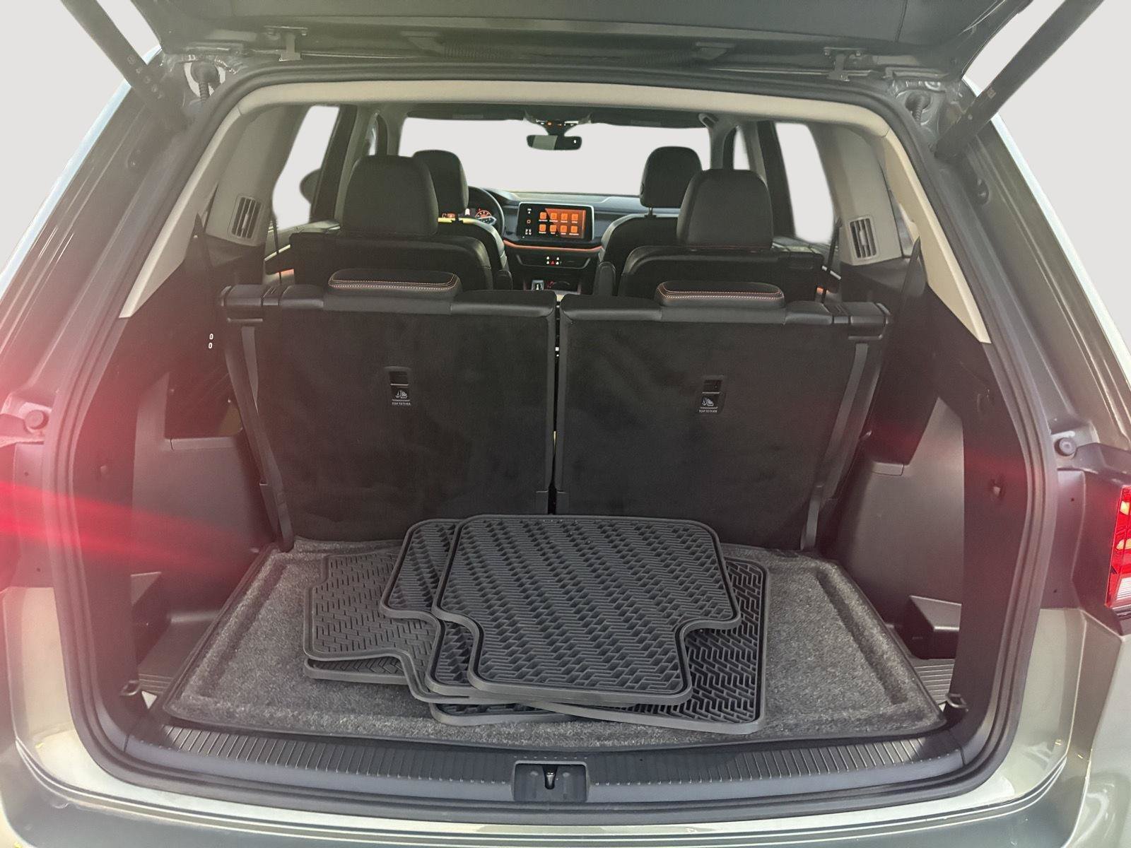 Certified 2024 Volkswagen Atlas Peak Edition SEL AWD/4WD image 28