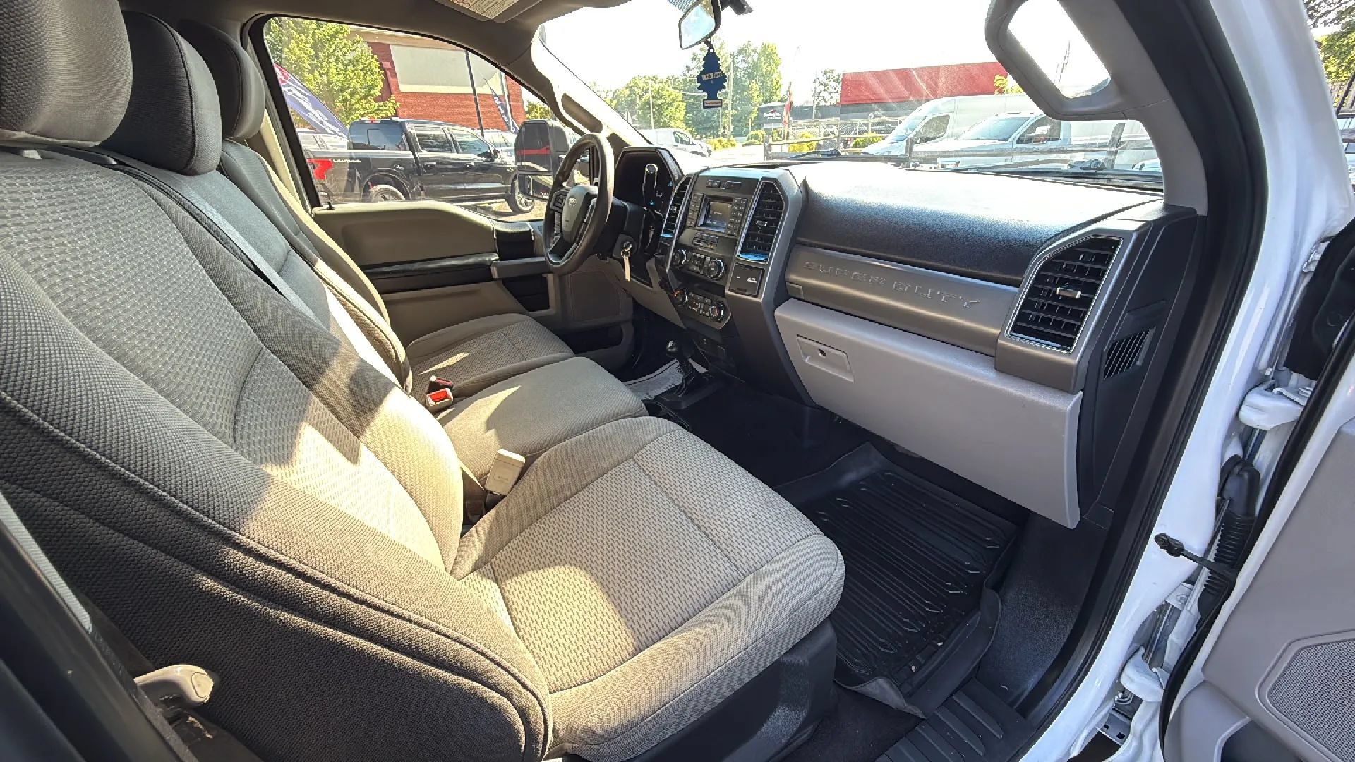 Used 2019 Ford F550 4x4 Crew Cab Super Duty w/ XLT Value Package image 27