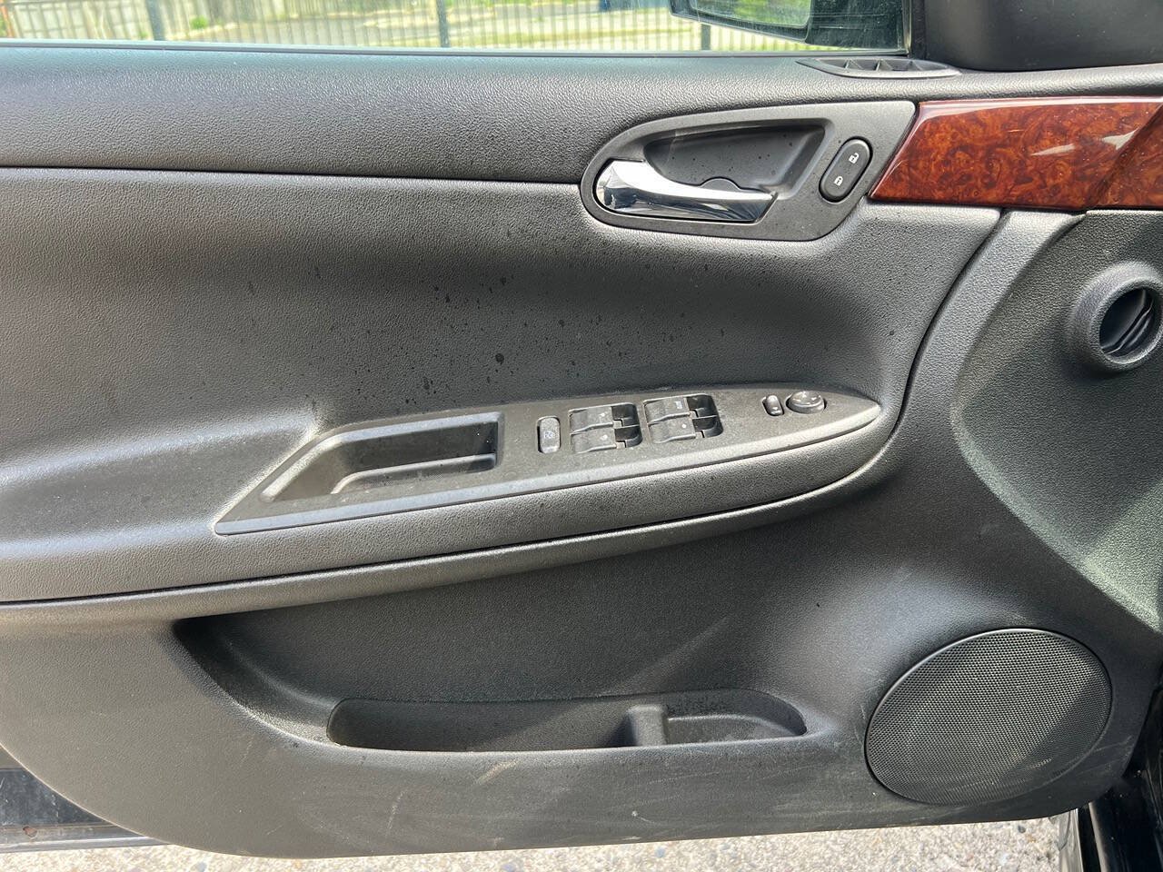 Used 2010 Chevrolet Impala LT FWD image 11