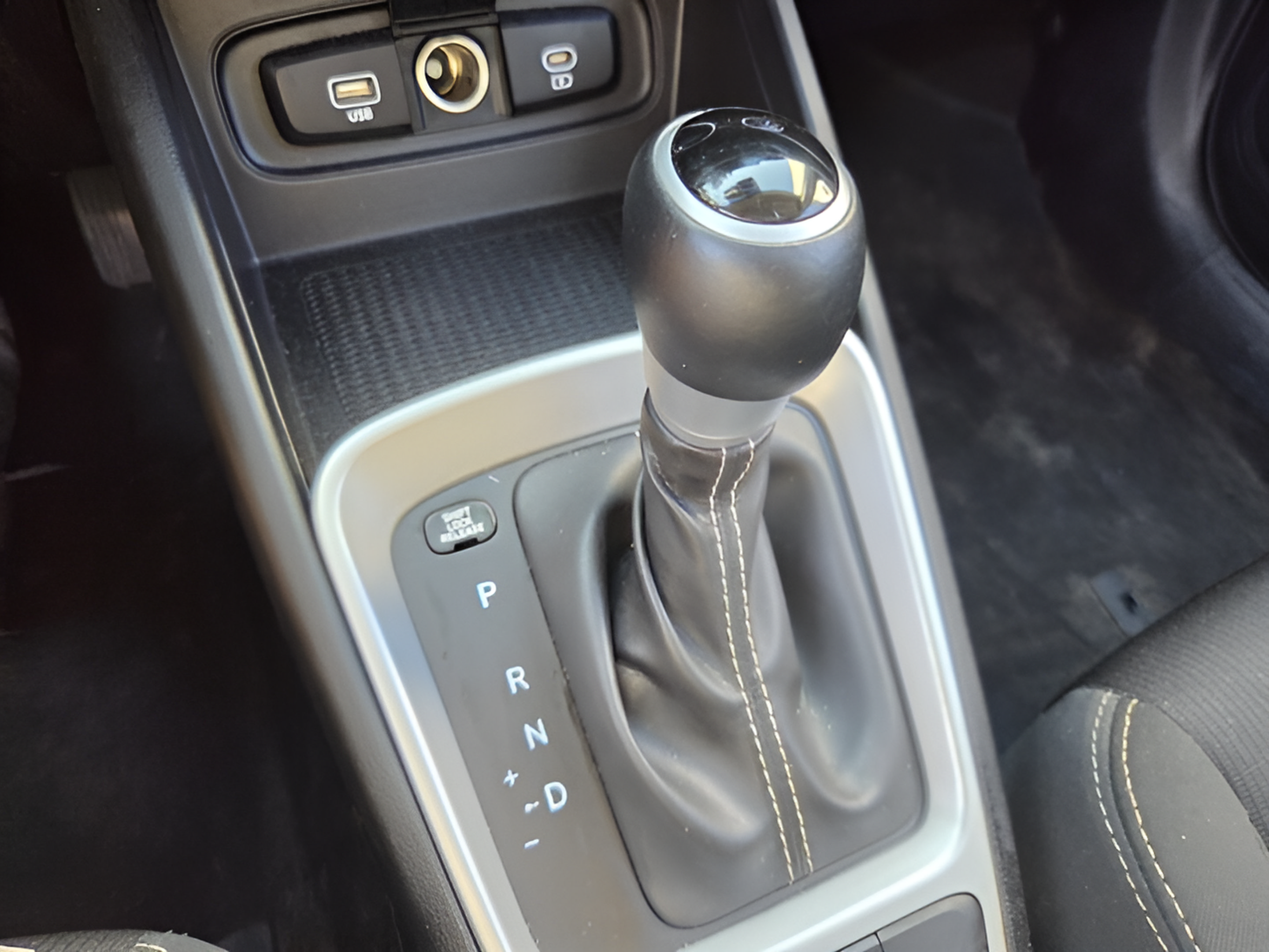 Used 2025 Hyundai Venue SEL FWD image 20