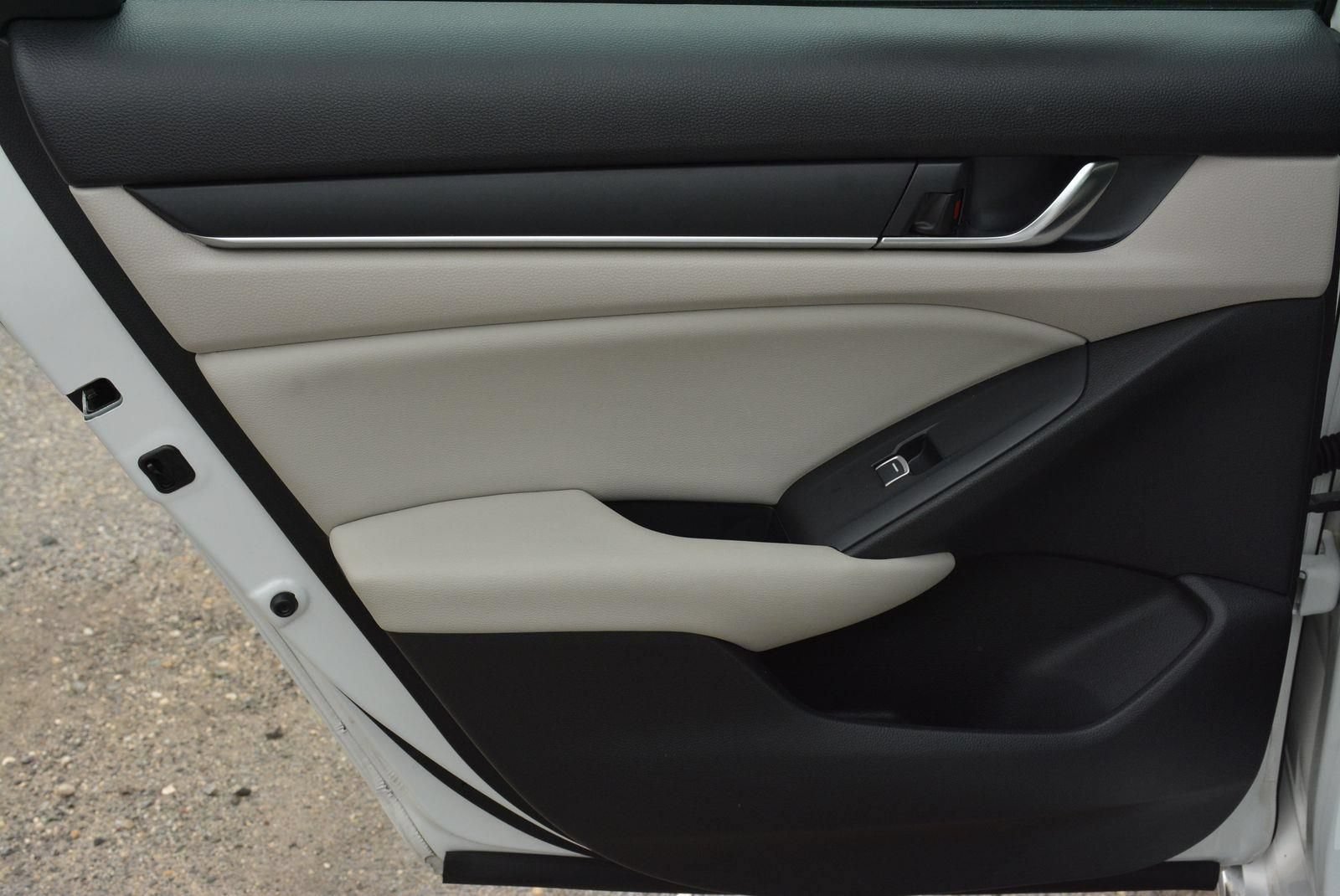 Used 2018 Honda Accord EX image 13