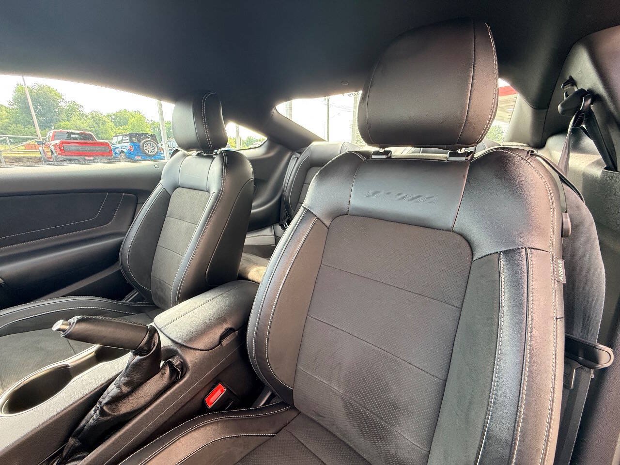 Used 2018 Ford Mustang Shelby GT350 w/ Convenience Package RWD image 30