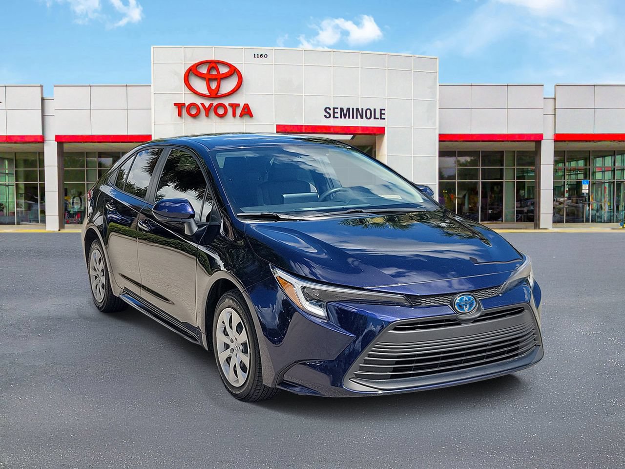 Used 2025 Toyota Corolla LE FWD image 2