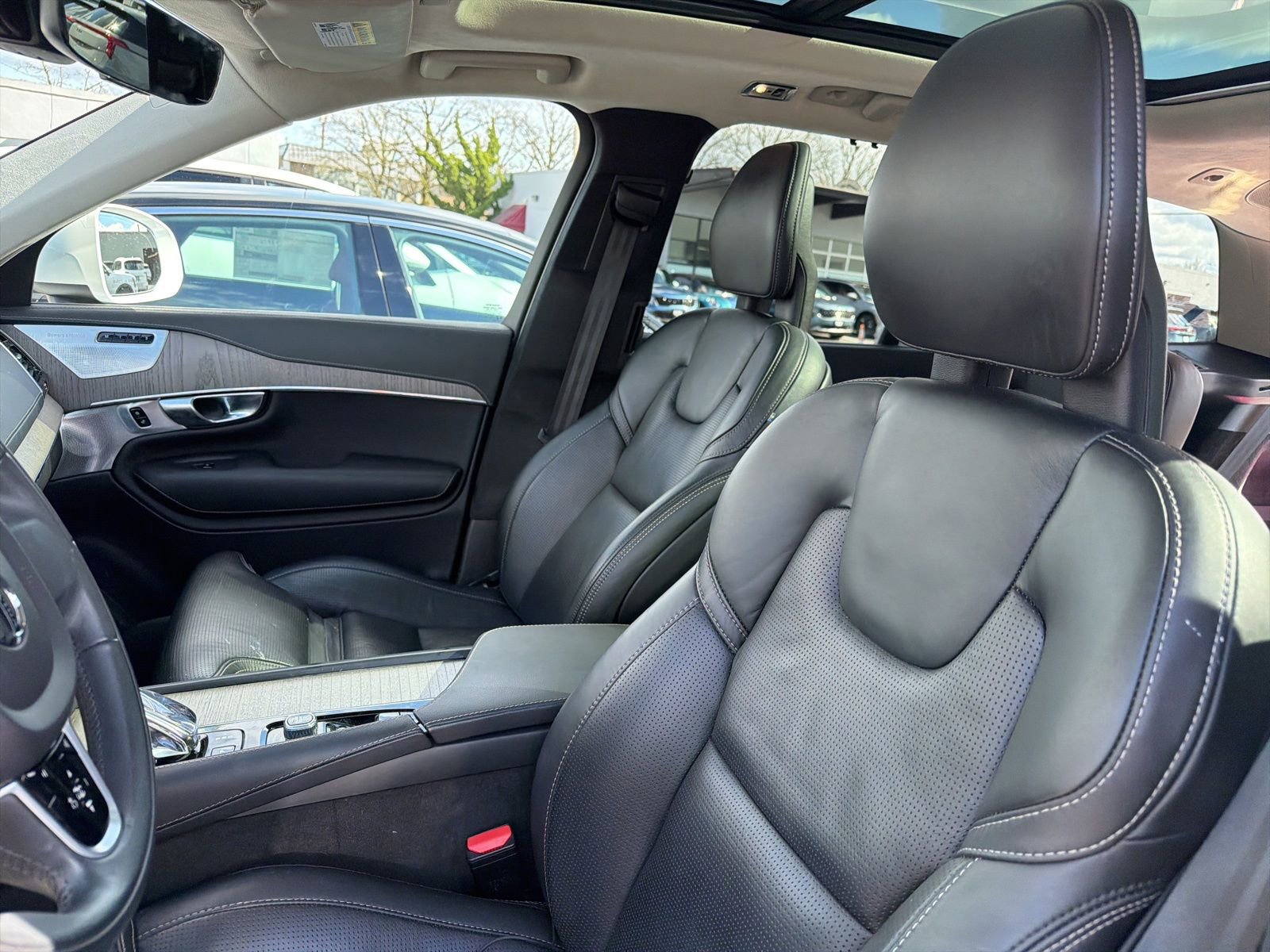 Used 2021 Volvo XC90 T8 Inscription w/ Lounge Package image 7