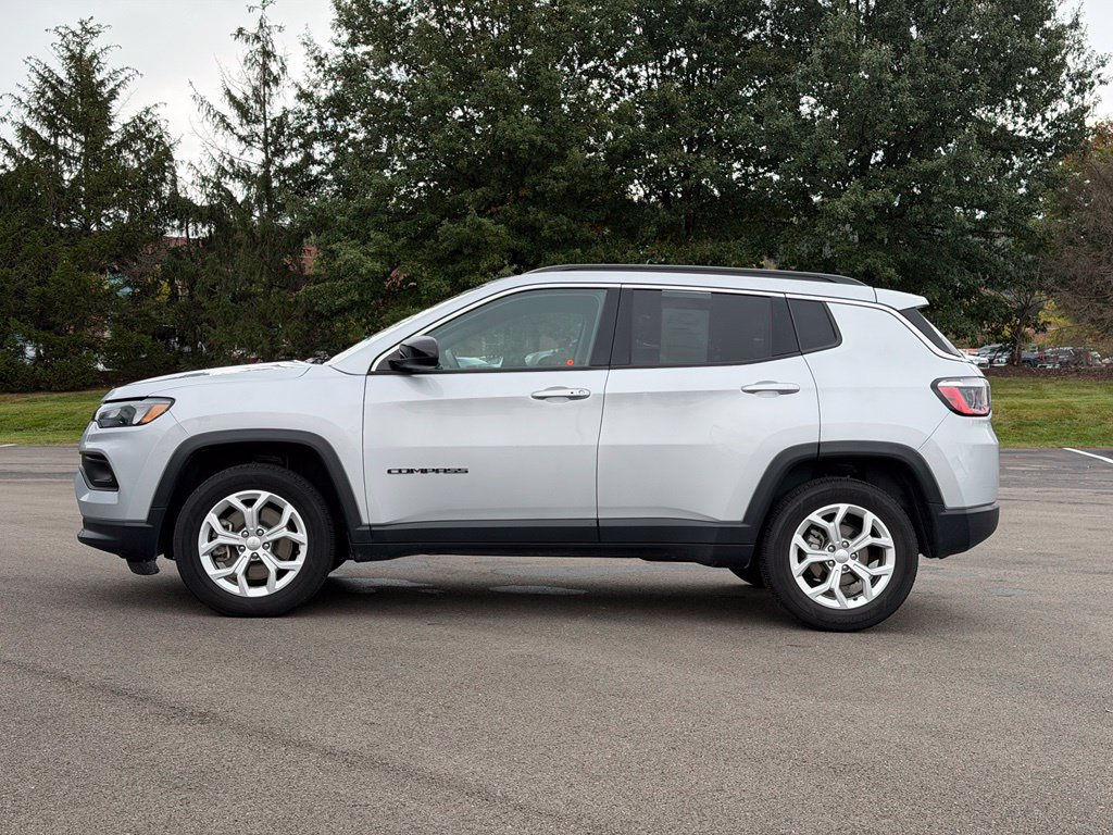 Used 2024 Jeep Compass Latitude AWD/4WD image 3