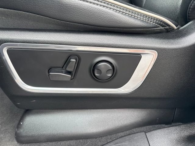 Used 2025 RAM 1500 Laramie AWD/4WD image 16