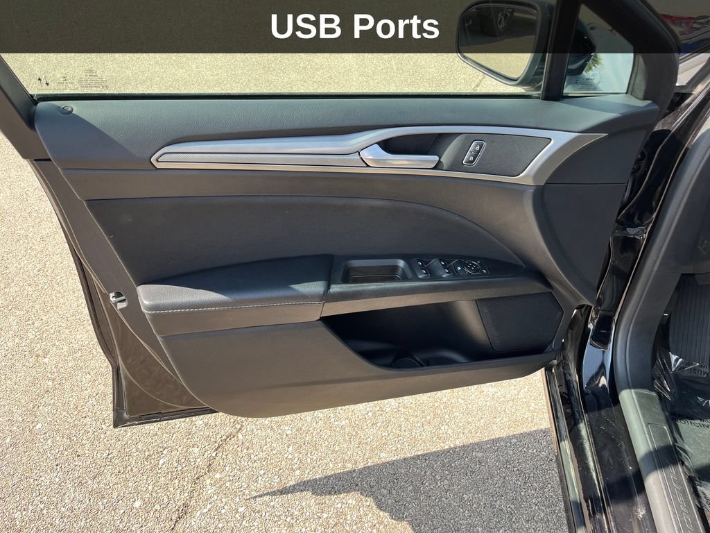 Used 2020 Ford Fusion SE FWD image 13
