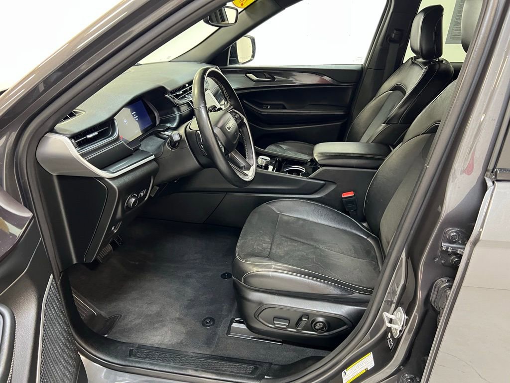 Used 2022 Jeep Grand Cherokee Altitude image 15