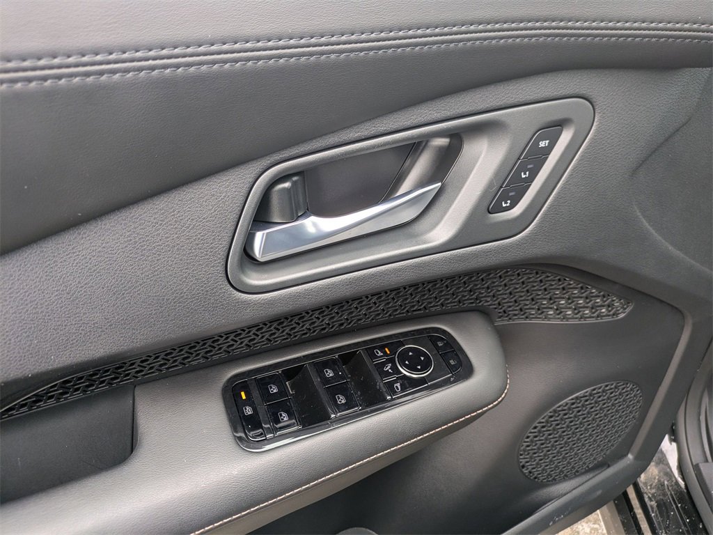 Used 2023 Nissan Ariya FWD image 16