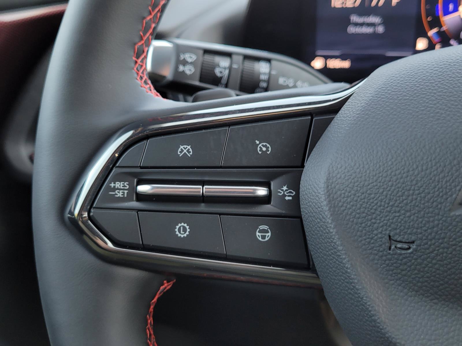 New 2027 Chevrolet Traverse RS w/ LPO, Floor Liner Package FWD image 24