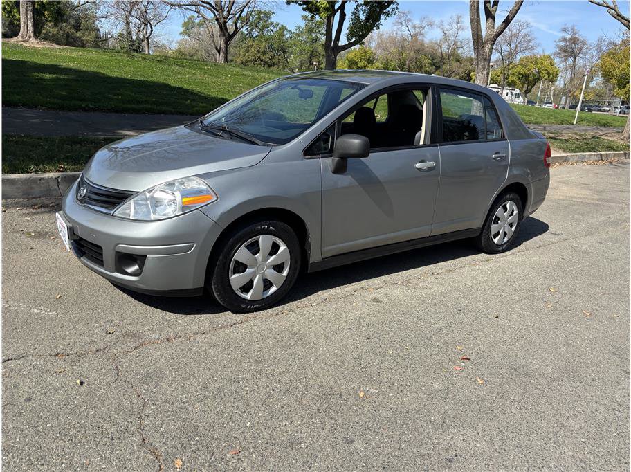 Used 2011 Nissan Versa 1.8 S FWD image 3