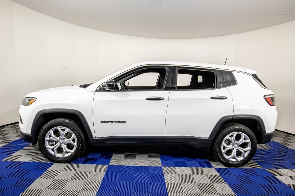 Used 2024 Jeep Compass Sport image 8