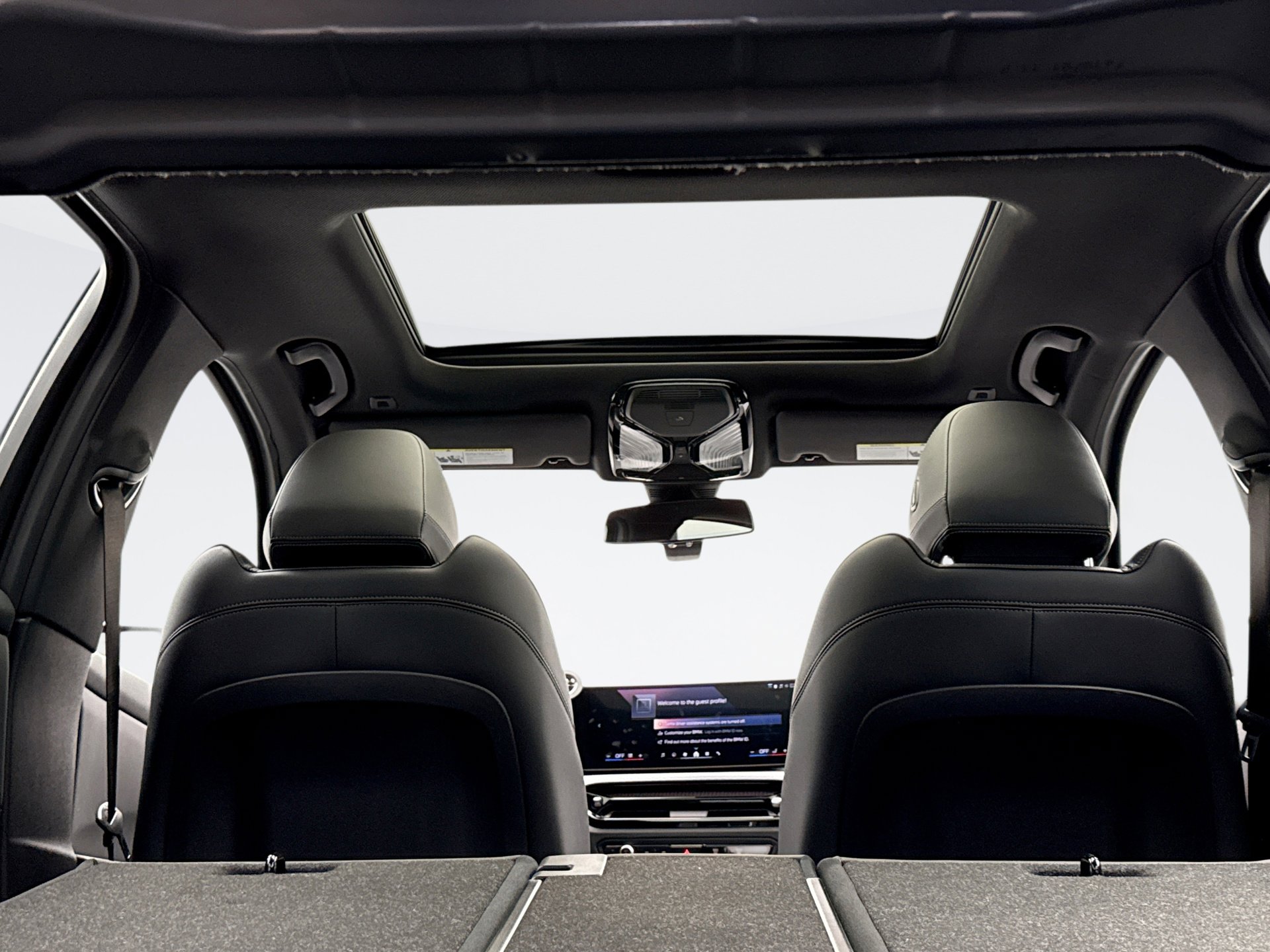 Used 2025 BMW 330i xDrive Sedan w/ M Sport Package image 19