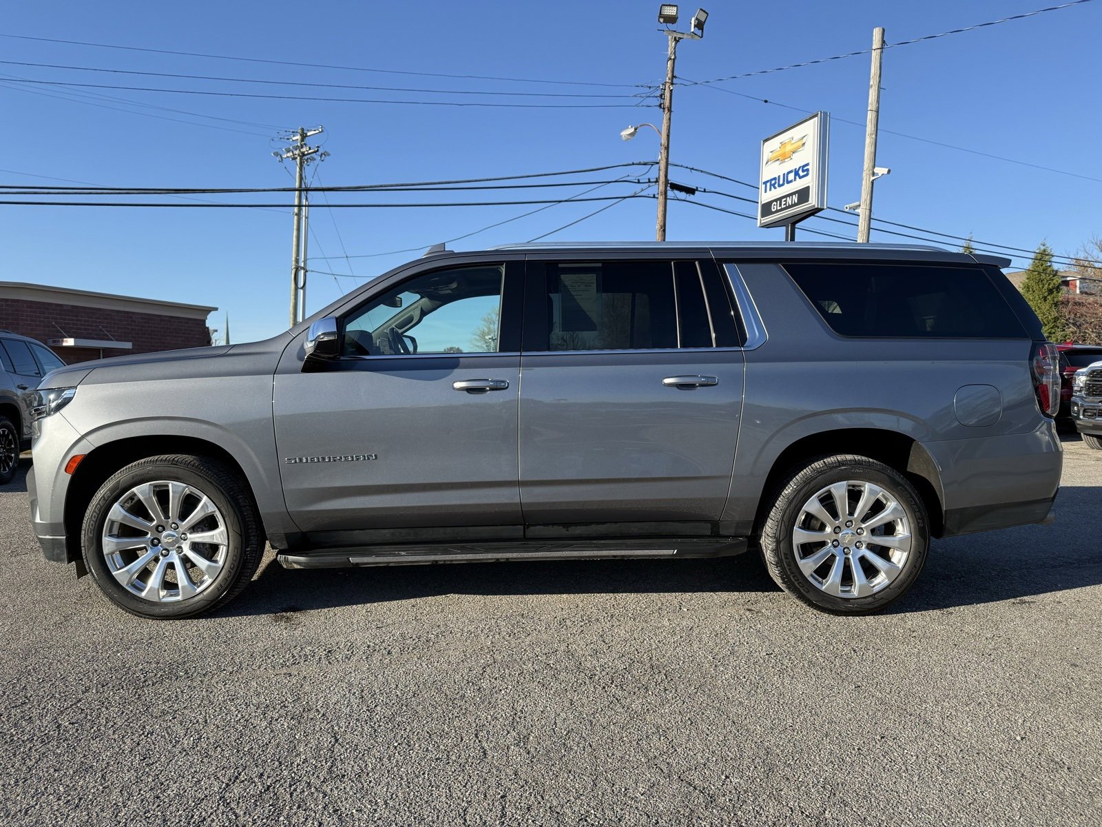 Used 2021 Chevrolet Suburban Premier image 3