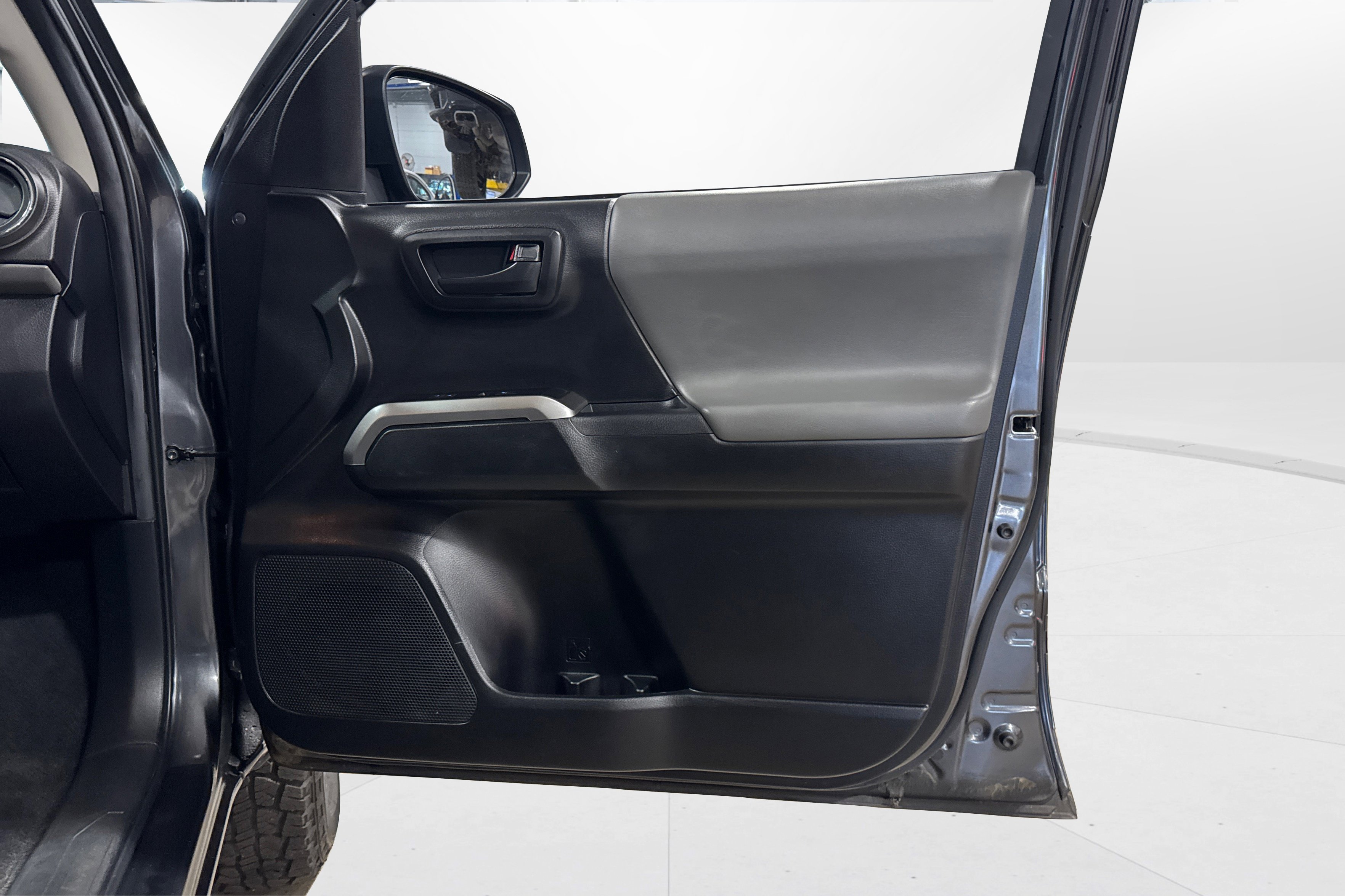 Used 2022 Toyota Tacoma SR5 image 37