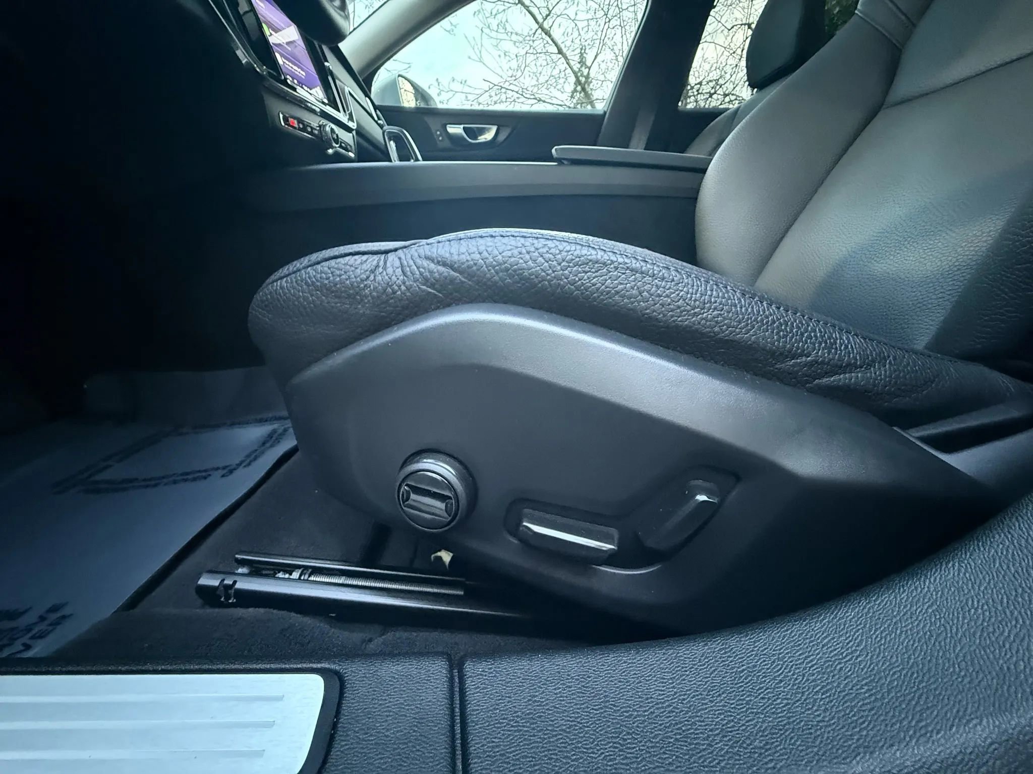 Used 2025 Volvo V60 B5 Cross Country Plus image 21