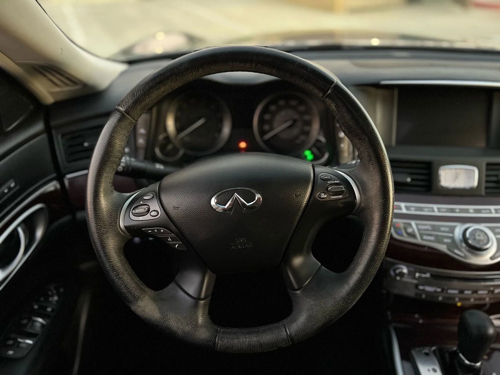 Used 2018 INFINITI Q70 Luxe image 31