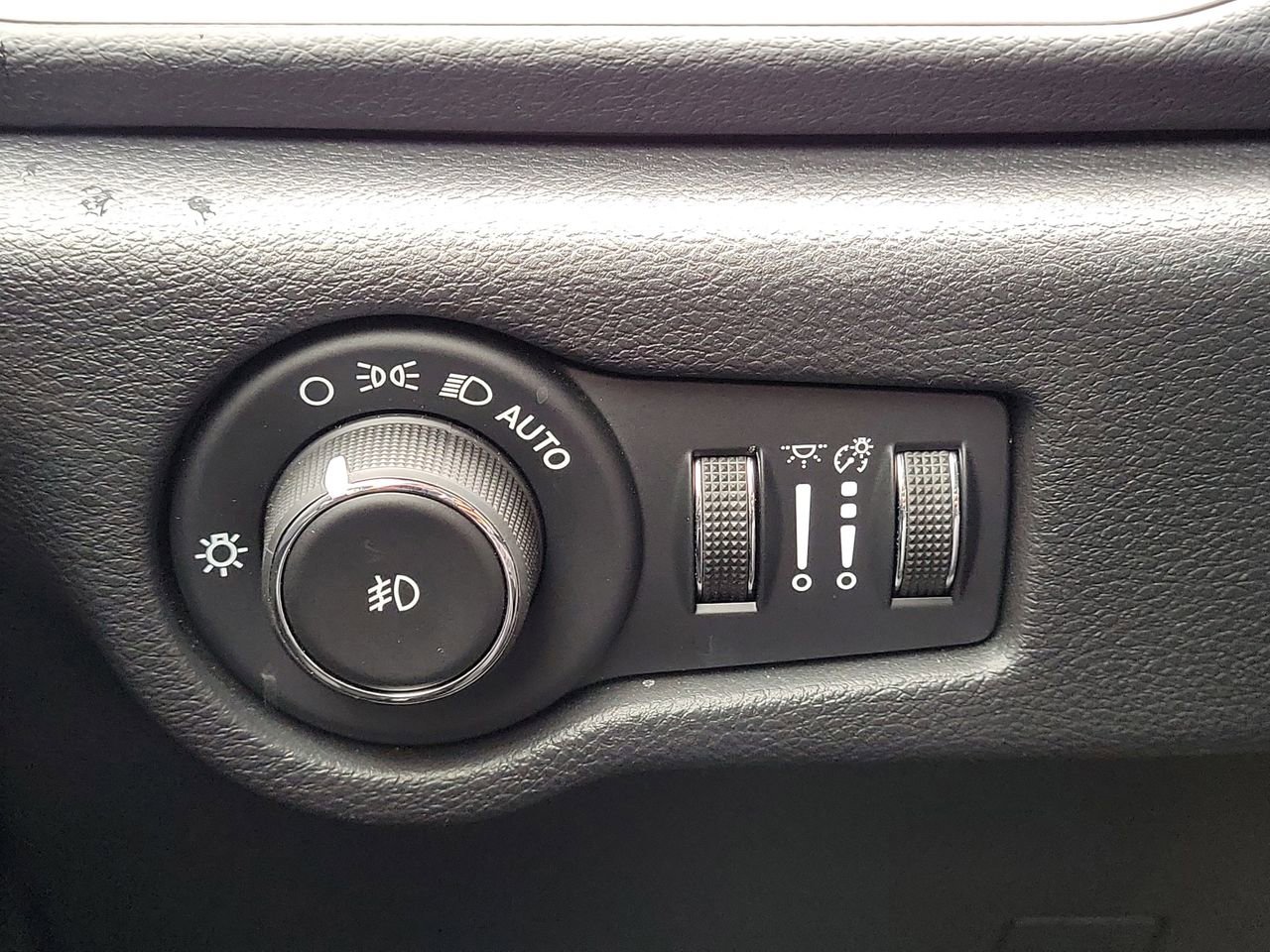 Used 2020 Chrysler Pacifica Touring w/ Advanced Safetytec Group image 26