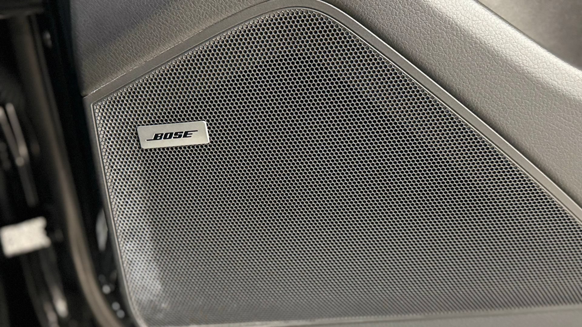 Certified 2025 Porsche Cayenne Coupe AWD/4WD image 60