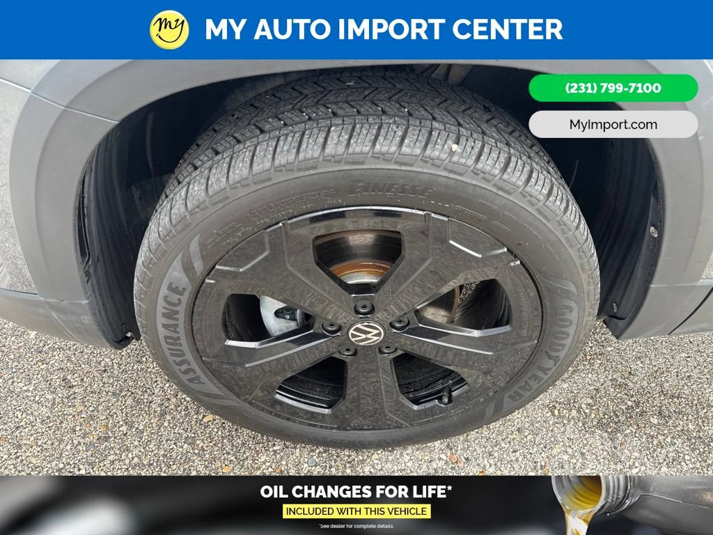 Used 2025 Volkswagen Taos SEL w/ Black Wheel Plus Package AWD/4WD image 9