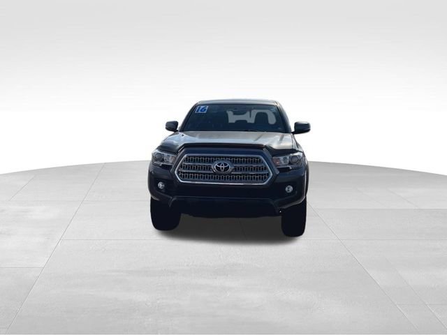 Used 2016 Toyota Tacoma TRD Off-Road w/ Towing Package image 3