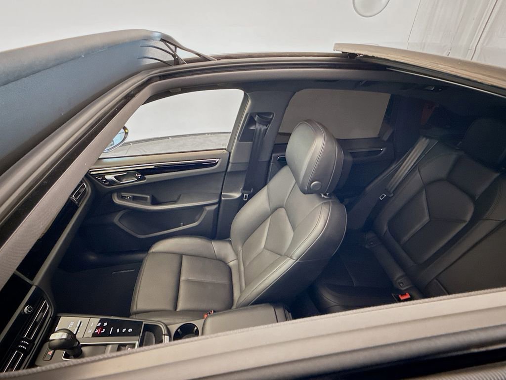 Used 2022 Porsche Macan image 14