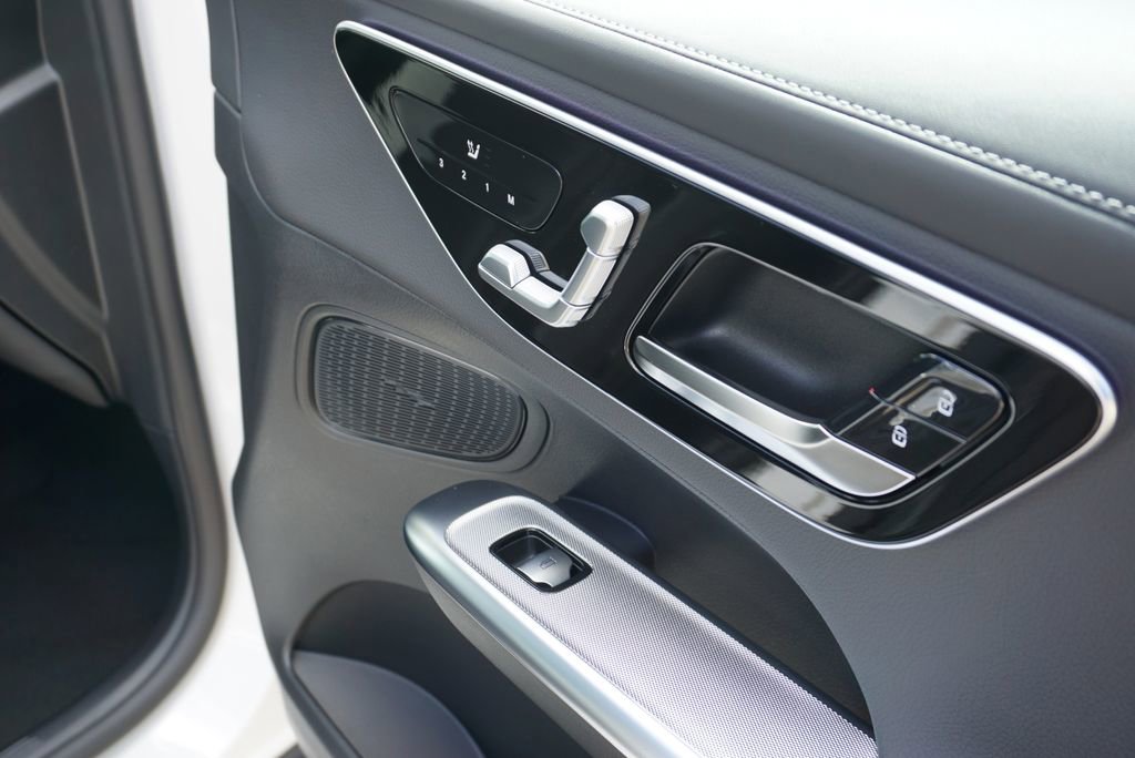 Certified 2025 Mercedes-Benz GLC 300 4MATIC image 63