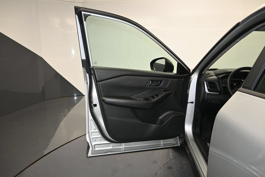 Used 2024 Nissan Rogue S FWD image 10