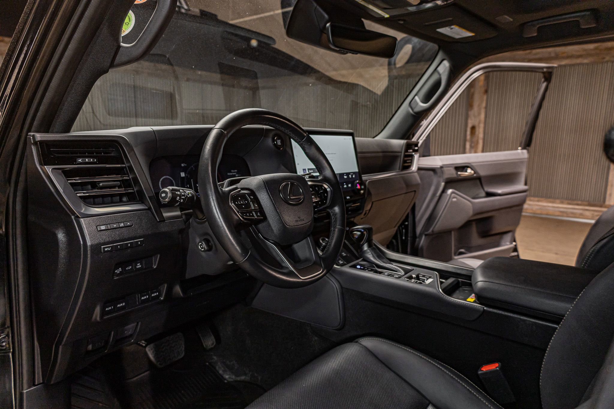 Used 2025 Lexus GX 550 AWD/4WD image 13