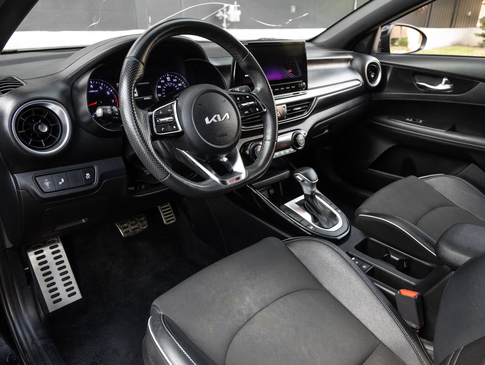 Used 2023 Kia Forte GT-Line w/ GT-Line Technology Package FWD image 4