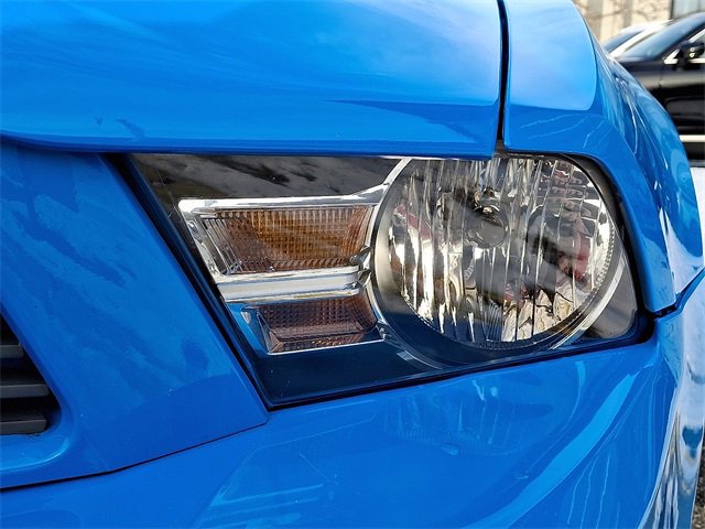 Used 2010 Ford Mustang Convertible image 9