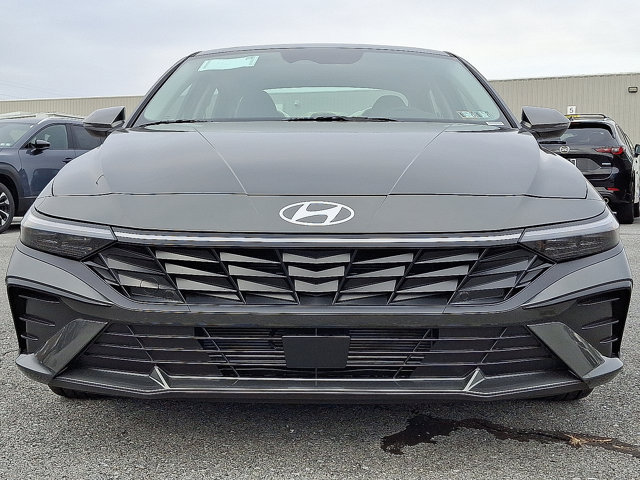 New 2026 Hyundai Elantra Limited FWD image 2