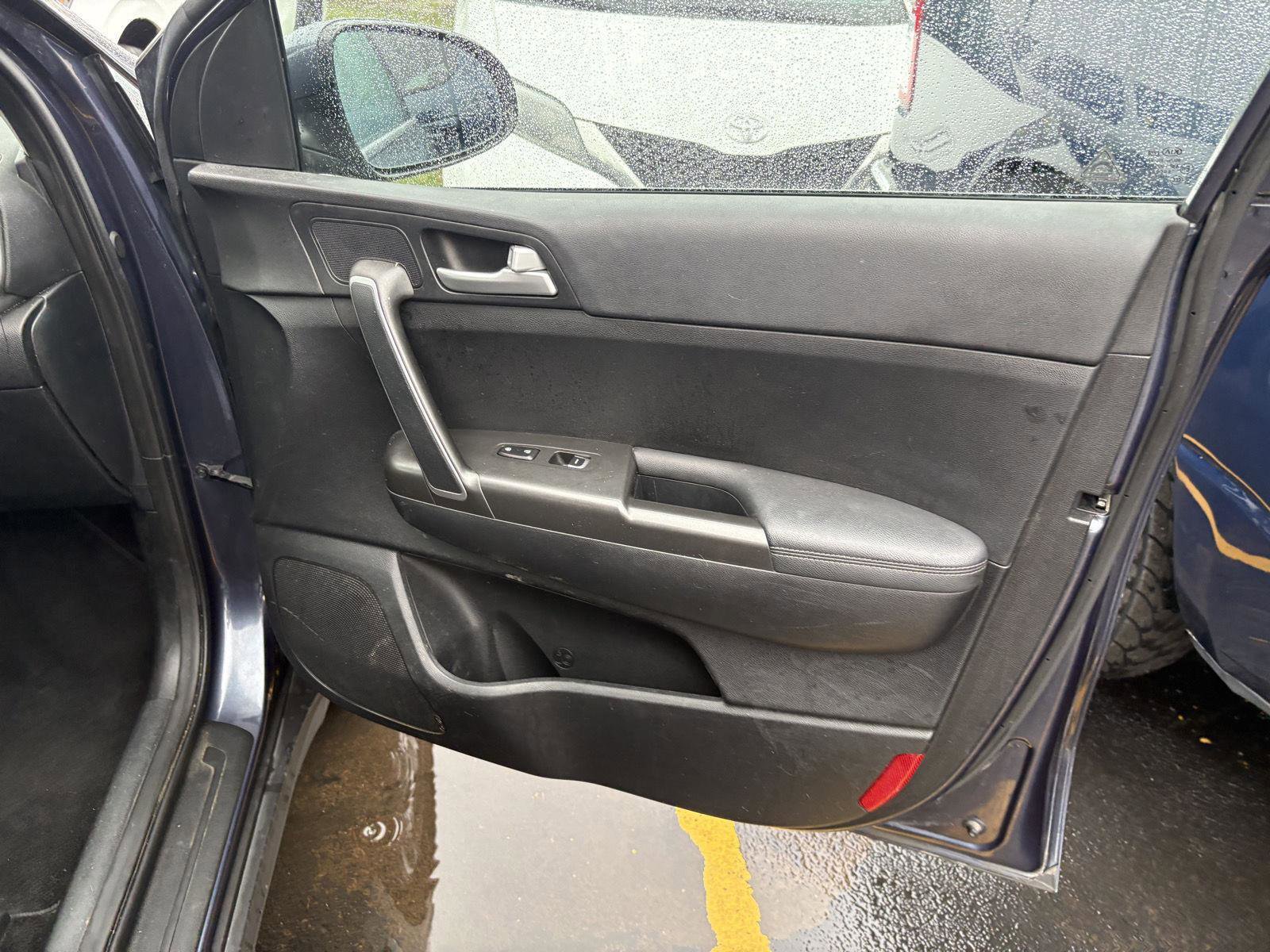 Used 2020 Kia Sportage LX image 16