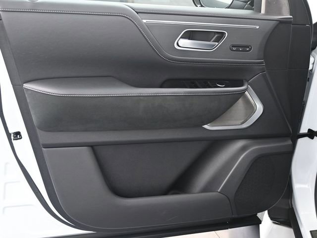 Used 2025 INFINITI QX80 Sensory image 9